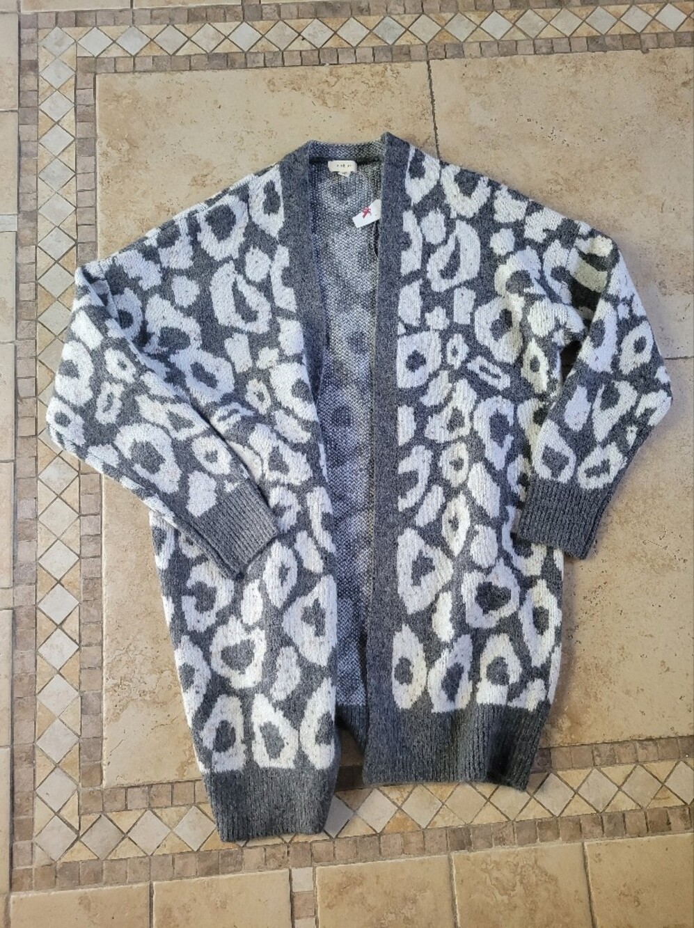 debut Gray & White Leopard Open-Front Cardigan